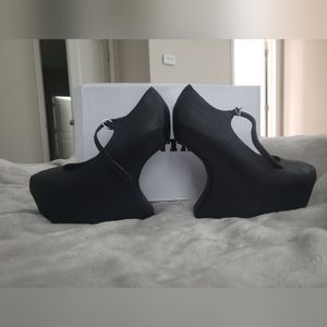 Heelless Matte Black Faux Leather Shoes